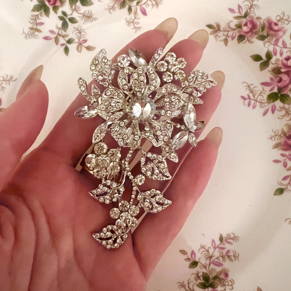 🧷Vintage Large Crystal and Rhinestone Floral Brooch - Silver